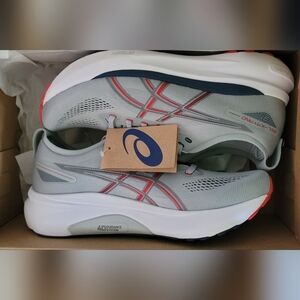 New - Men's Size 11 Asics Gel-Kayano 31
